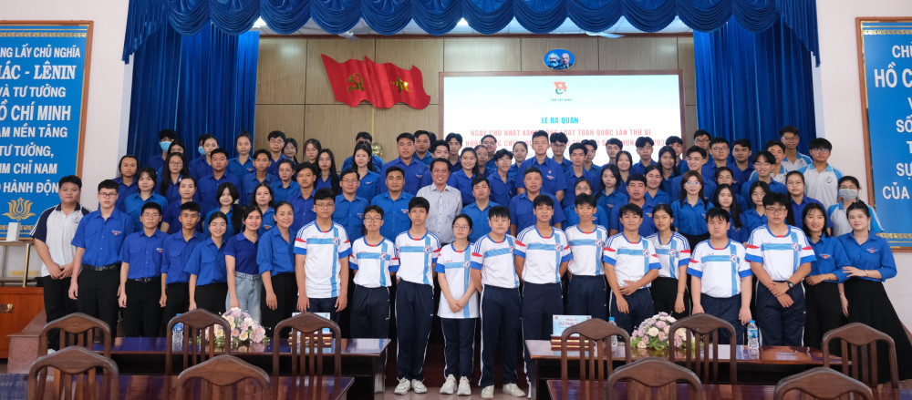 Cán bộ Đoàn, đoàn viên, thanh niên tham gia Ngày Chủ nhật xanh