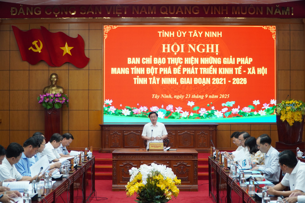 Phiên họp đầu tiên của Ban Chỉ đạo thực hiện những giải pháp mang tính đột phá để phát triển kinh tế - xã hội tỉnh Tây Ninh