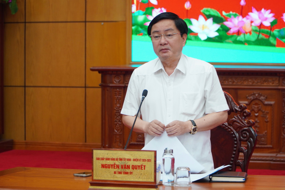 Bí thư Tỉnh ủy Nguyễn Văn Quyết phát biểu kết luận phiên họp