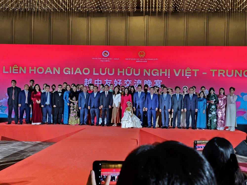 Đại biểu tham dự Liên hoan giao lưu hữu nghị Việt – Trung