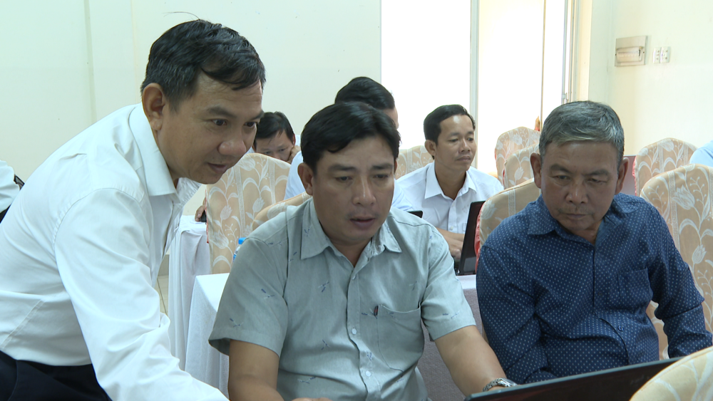 Học viên được hướng dẫn và thực hành trực tiếp trong quá trình tập huấn