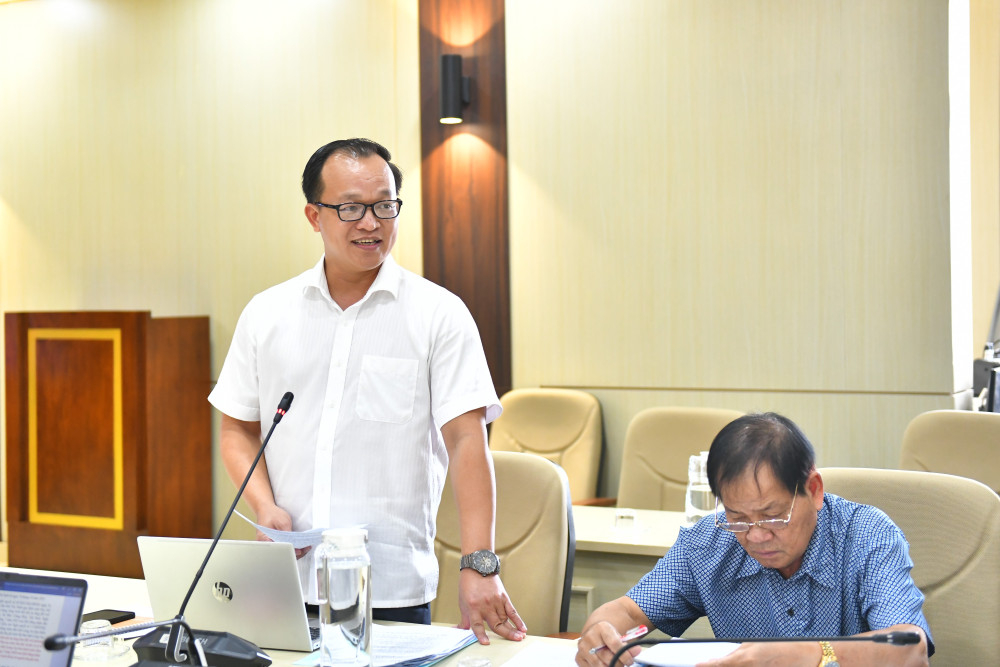 Đại biểu đóng góp ý kiến cho nội dung các tờ trình