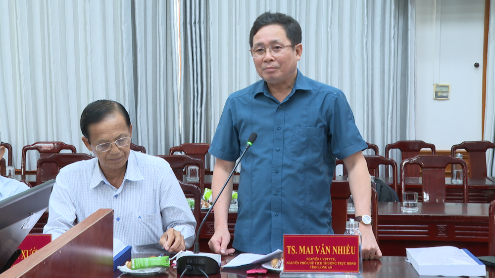 Nguyên Phó Chủ tịch Thường trực HĐND tỉnh Long An Mai Văn Nhiều phát biểu góp ý