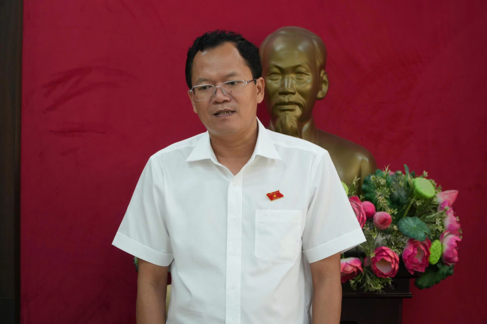 Phó Bí thư chuyên trách Đảng ủy các cơ quan Đảng tỉnh, đại biểu Quốc hội khóa XV Huỳnh Thanh Phương phát biểu kết luận buổi làm việc