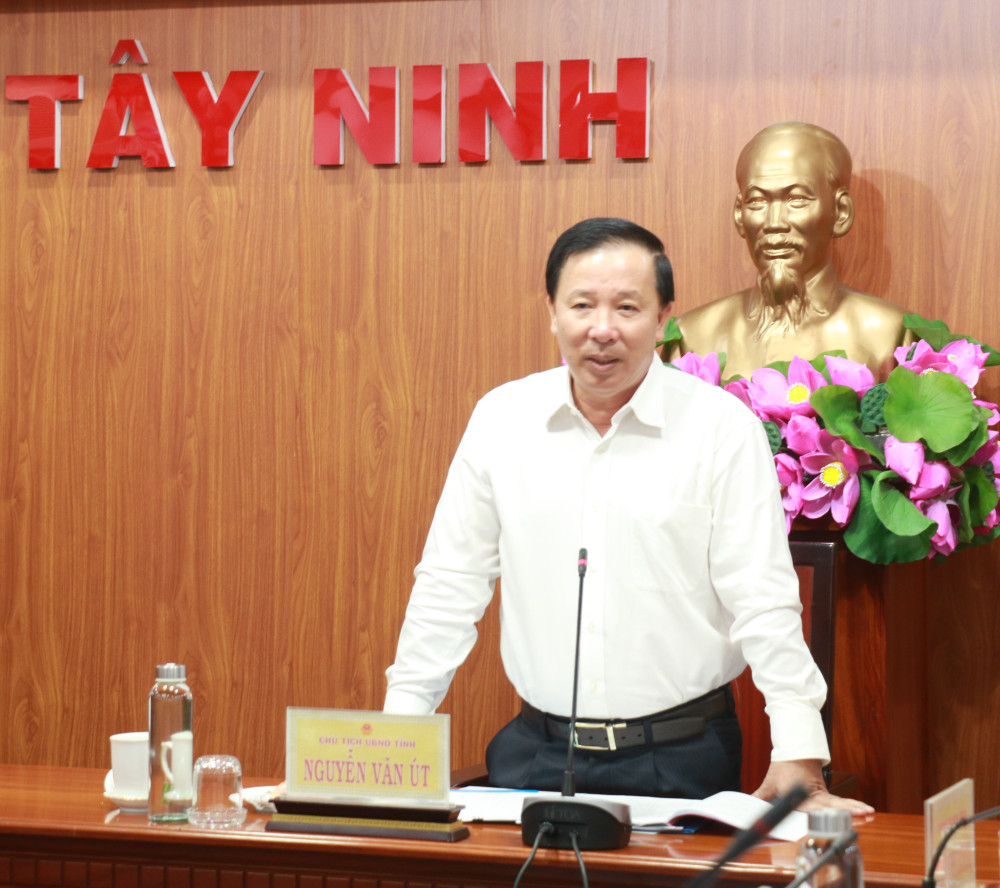 Chủ tịch UBND tỉnh Nguyễn Văn Út giao các sở, ngành, địa phương phối hợp để tháo gỡ khó khăn, sớm đưa các công trình điện vào sử dụng