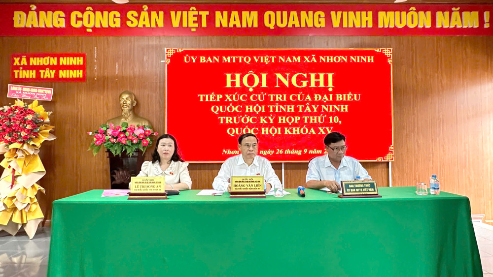 Đoàn đại biểu Quốc hội tỉnh Tây Ninh có buổi tiếp xúc với cử tri xã Nhơn Ninh