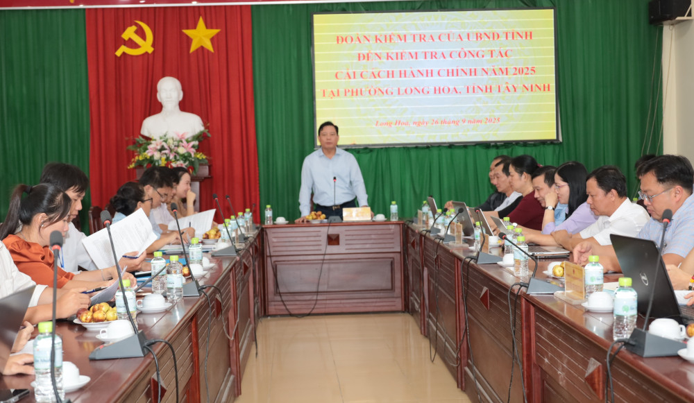 Phó Chủ tịch UBND tỉnh Phạm Tấn Hoà chủ trì buổi làm việc