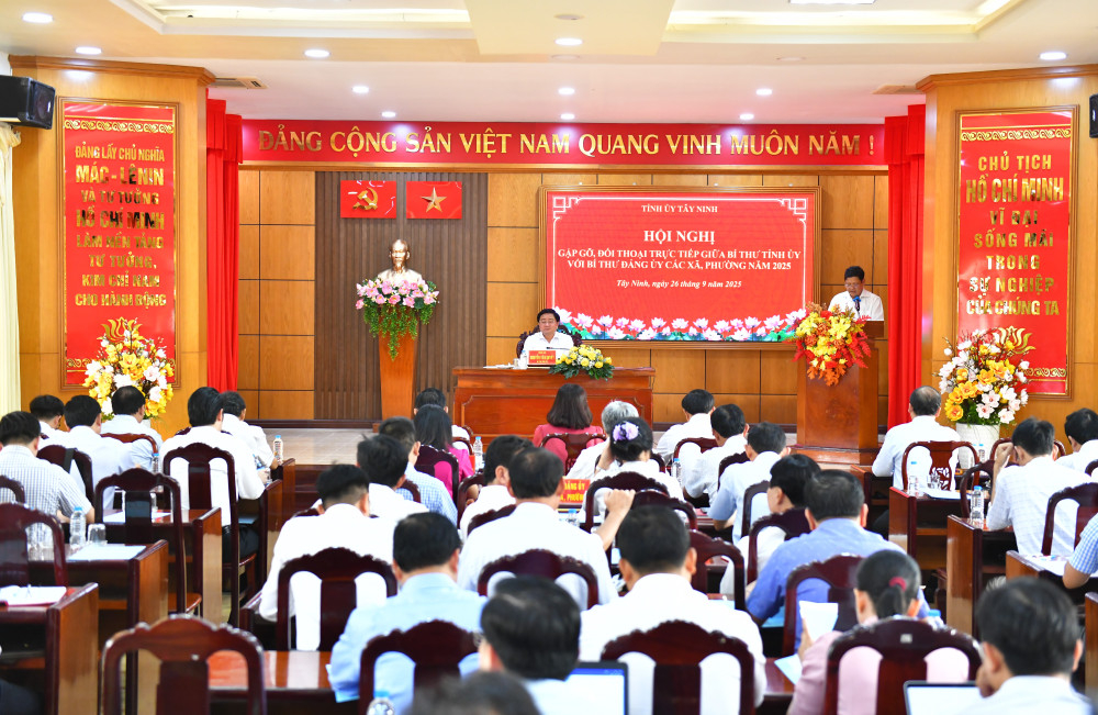 Bí thư Tỉnh ủy Nguyễn Văn Quyết đối thoại với Bí thư Đảng ủy 31 xã, phường