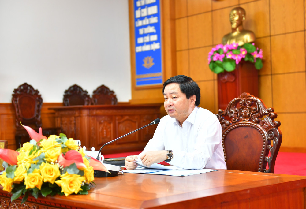 Bí thư Tỉnh ủy Nguyễn Văn Quyết điều hành buổi đối thoại