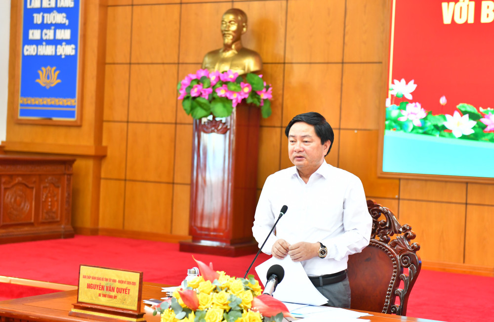 Bí thư Tỉnh ủy Nguyễn Văn Quyết phát biểu tại hội nghị đối thoại
