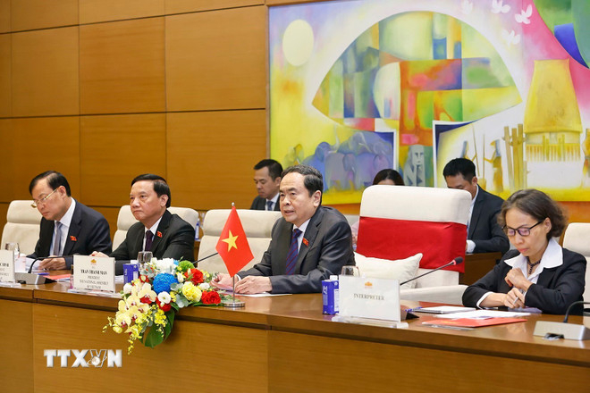 Chủ tịch Quốc hội Trần Thanh Mẫn và đoàn Việt Nam tại cuộc hội đàm với Chủ tịch Duma Quốc gia Quốc hội Liên bang Nga Vyacheslav Volodin. (Ảnh: Doãn Tấn/TTXVN)