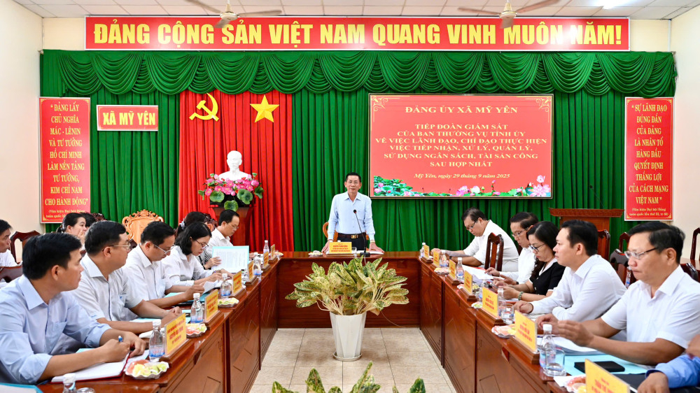 Đại biểu tham dự buổi giám sát