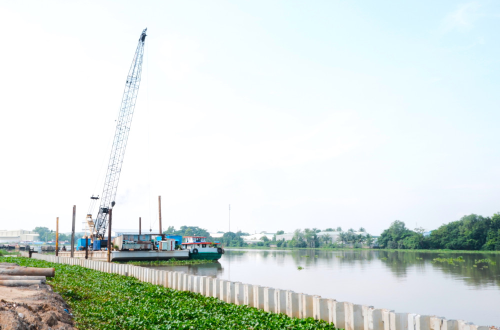 Các công trình kè chống sạt lở đang được tập trung thực hiện