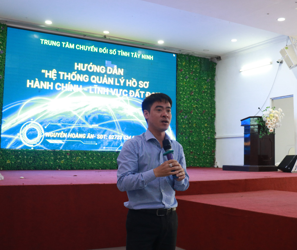 Báo cáo viên giải đáp một số thắc mắc liên quan