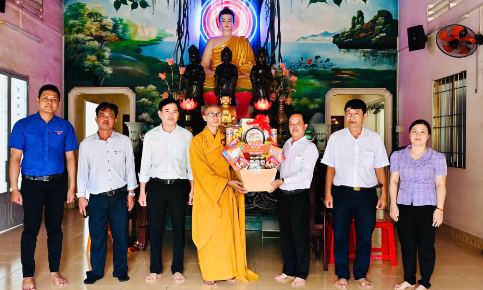 Xã Mỹ Yên: Thăm, chúc mừng các tổ chức tôn giáo