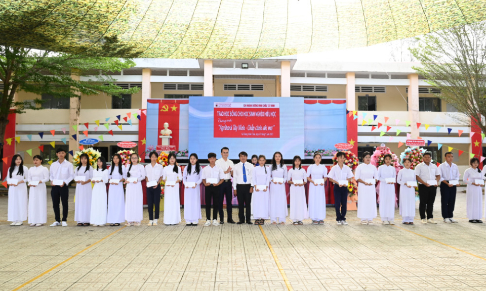 Trường THPT Dương Minh Châu khai giảng năm học mới