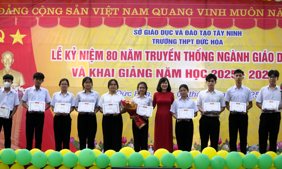 Trường THPT Đức Hòa khai giảng năm học mới