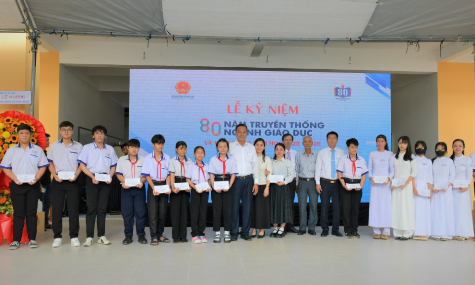 Trường THCS–THPT Nguyễn Thị Một khai giảng năm học mới