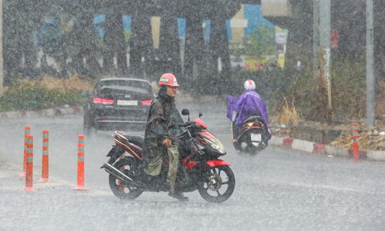 Thời tiết hôm nay 08/9: Bắc Bộ ngày nắng, đêm mưa to do bão, Nam Bộ mưa dầm