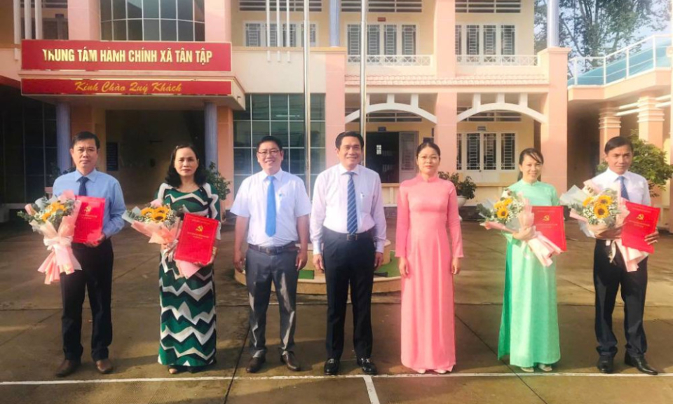 Xã Tân Tập công bố quyết định của Ban Thường vụ Tỉnh ủy về công tác cán bộ