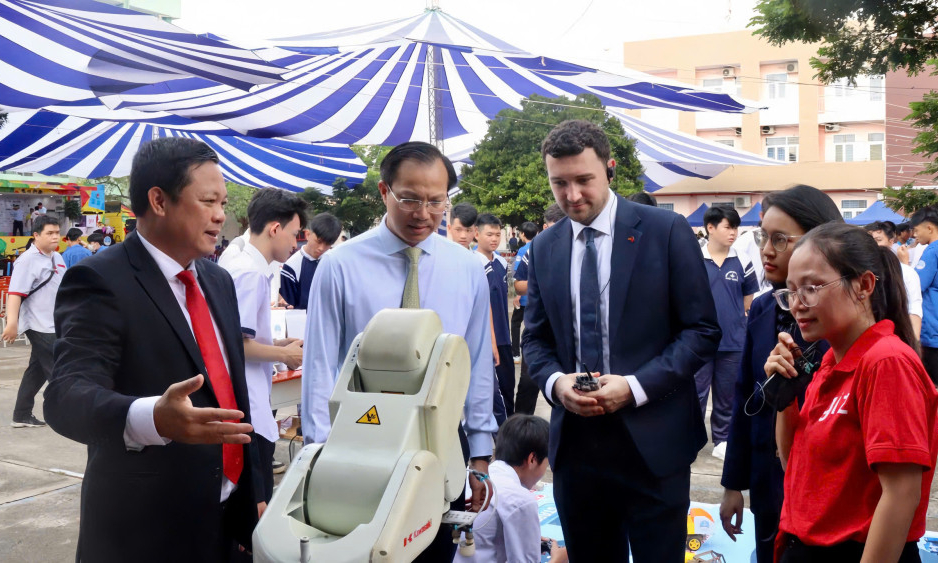 Khai mạc Chương trình 'Chuyến xe hướng nghiệp Đức' lần đầu tiên tại Tây Ninh