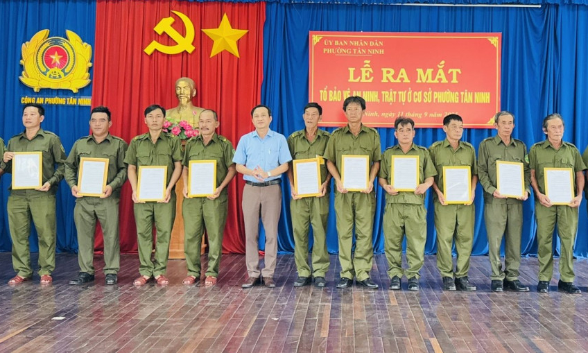 Phường Tân Ninh ra mắt các Tổ bảo vệ an ninh, trật tự