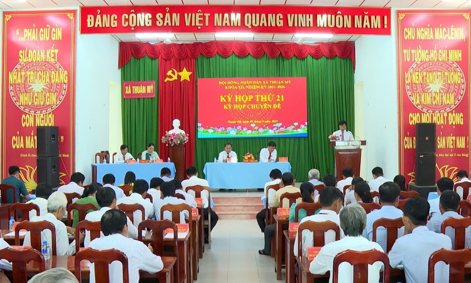 Kỳ họp thứ 21 HĐND xã Thuận Mỹ thông qua 5 Nghị quyết