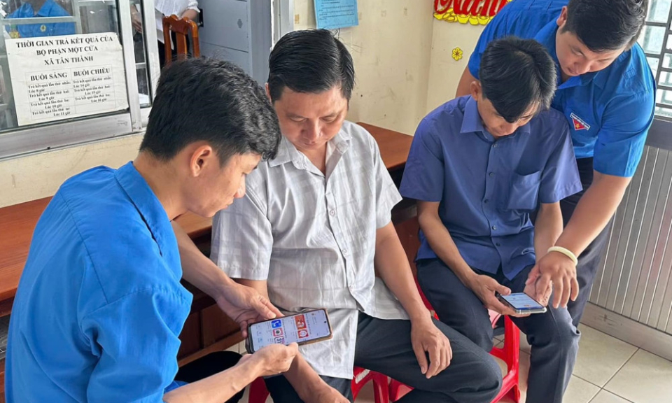 Tây Ninh phát động thi đua thực hiện phong trào 'Bình dân học vụ số'