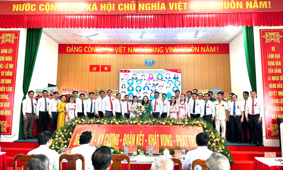 Đồng chí Nguyễn Thị Trúc giữ chức vụ Bí thư Đảng ủy xã Nhơn Ninh, nhiệm kỳ 2025-2030