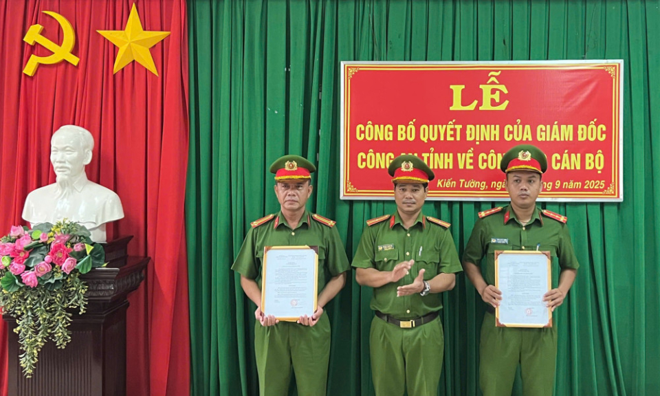 Phường Kiến Tường: Công bố quyết định của Giám đốc Công an tỉnh về công tác cán bộ