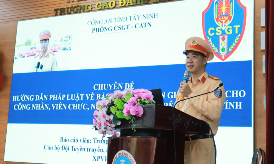 Tuyên truyền an toàn giao thông tại Trường Cao đẳng Long An