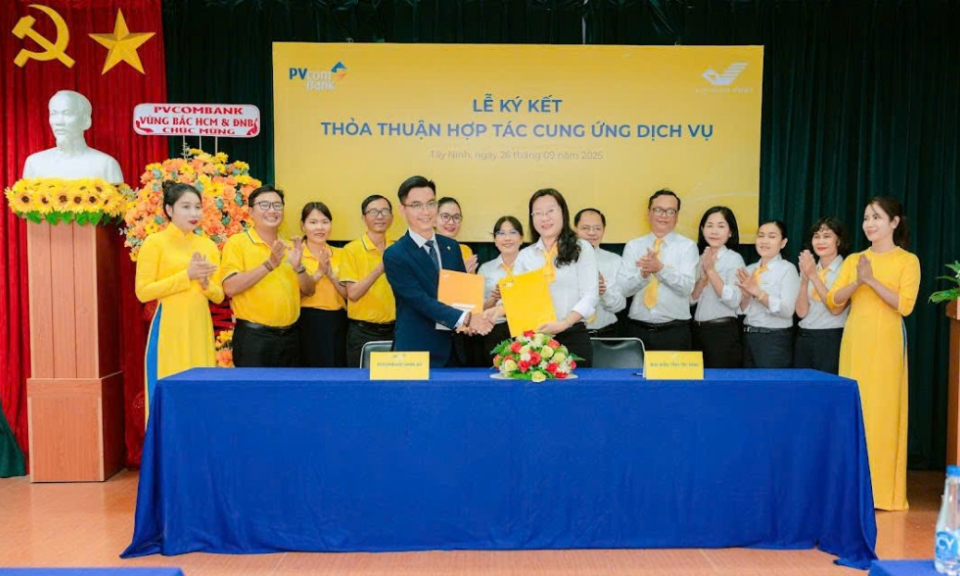 PVcomBank và VNPost Tây Ninh ký kết hợp đồng cung cấp thấu chi bưu tá