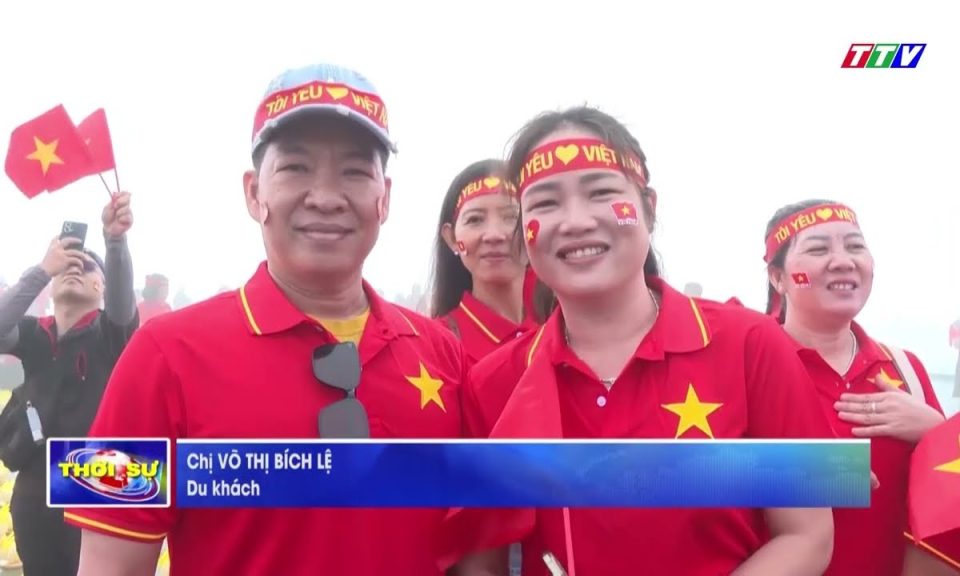 Thiêng liêng lễ chào cờ trên đỉnh núi Bà Đen