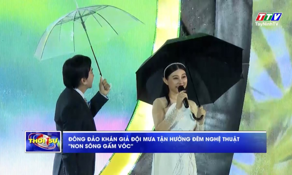 Đông đảo khán giả đội mưa tận hưởng đêm nghệ thuật “Non sông gấm vóc”