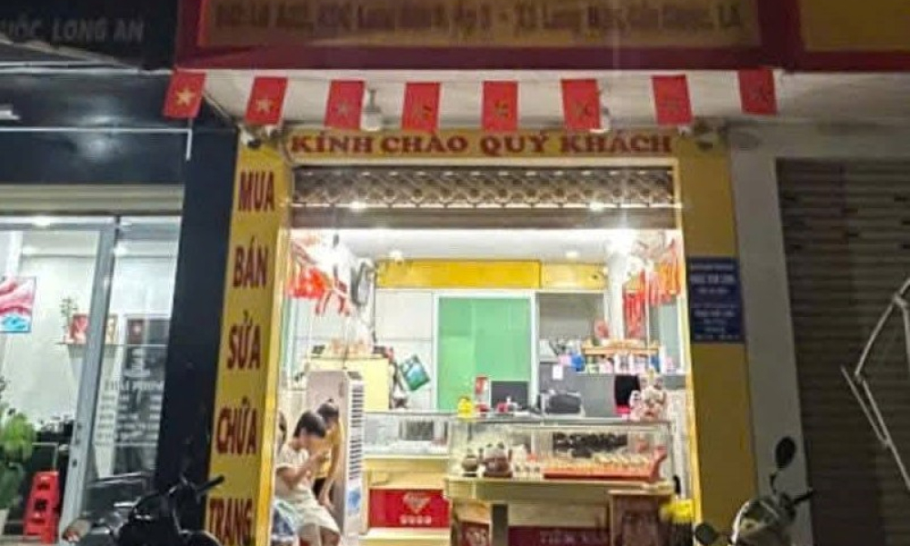 Bắt đối tượng vờ hỏi xem vàng rồi cướp giật