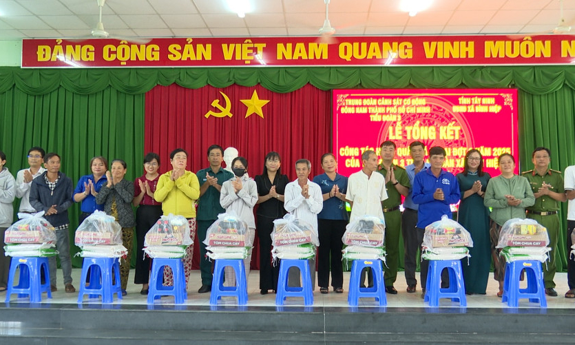 Tiểu đoàn 3, Trung đoàn Cảnh sát cơ động Đông Nam TP.HCM tổng kết công tác hành quân dã ngoại tại xã Bình Hiệp