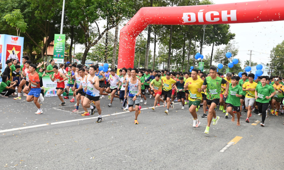 Hơn 1.000 vận động viên tham gia Giải việt dã phường Tân Ninh lần thứ I, năm 2025