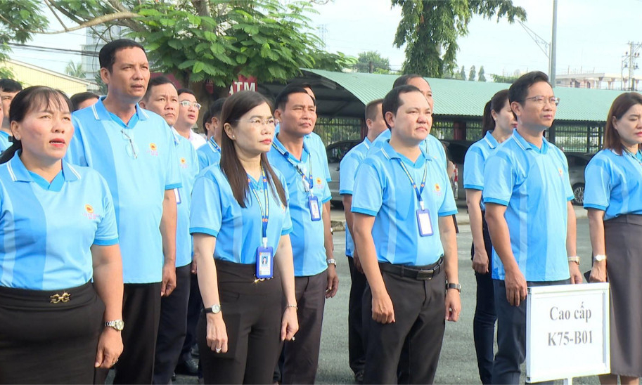 Trường Chính trị tỉnh Tây Ninh lần đầu tổ chức nghi thức chào cờ đầu tuần cho học viên