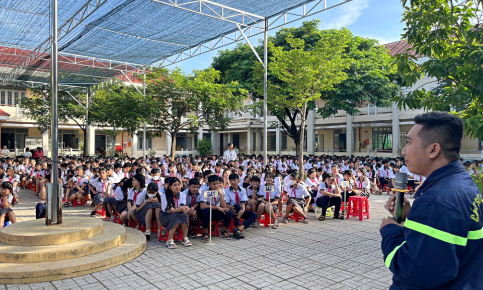Tuyên truyền kiến thức phòng cháy, chữa cháy cho học sinh Trường THCS Bàu Đồn
