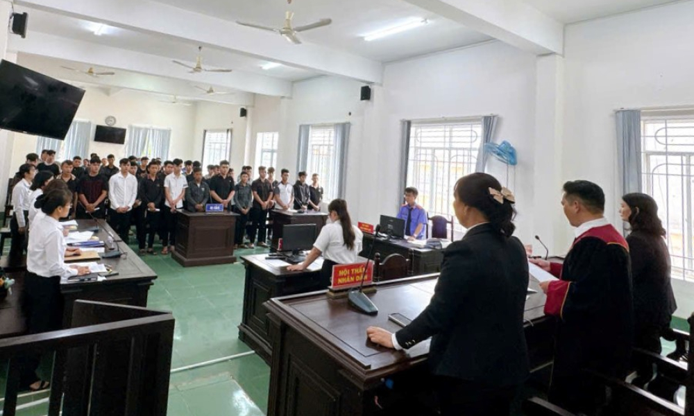 Tuyên phạt 2 nhóm thanh thiếu niên đánh nhau gây rối trật tự công cộng