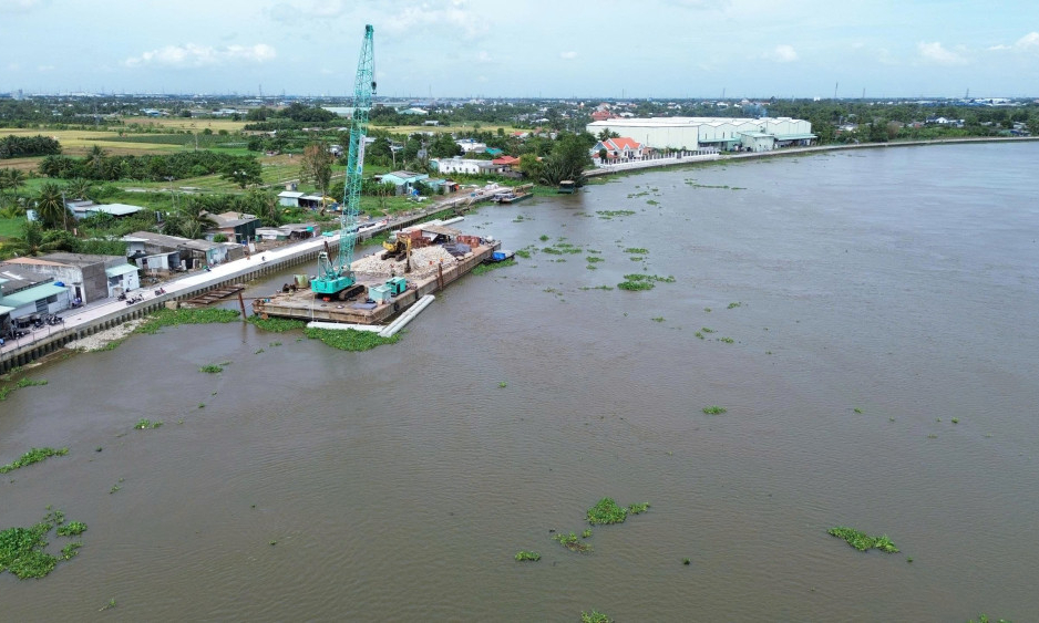 Kè ven sông - 'Lá chắn sinh thái' trước biến đổi khí hậu