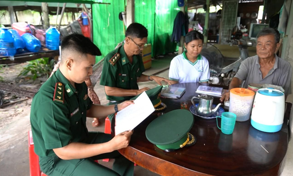 Đồn Biên phòng Cửa khẩu Mỹ Quý Tây thăm, động viên 'Con nuôi Đồn biên phòng'