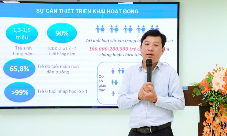 Tập huấn kiểm tra tiền sử tiêm chủng và tiêm chủng bù liều cho trẻ