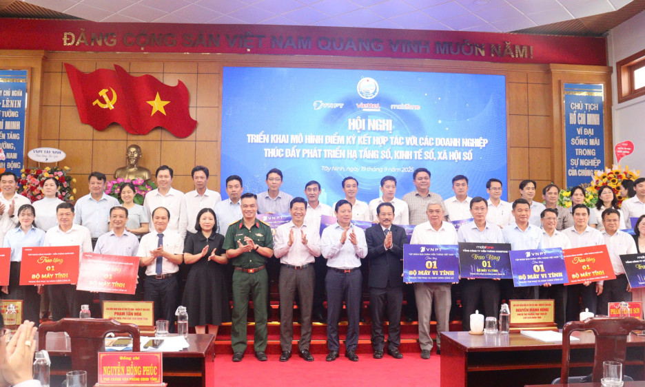Triển khai mô hình điểm ký kết hợp tác với các doanh nghiệp thúc đẩy chuyển đổi số