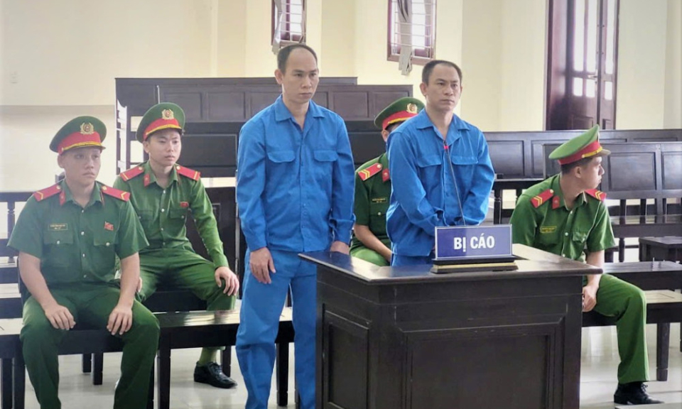 Hai anh em ruột đi trộm xe máy