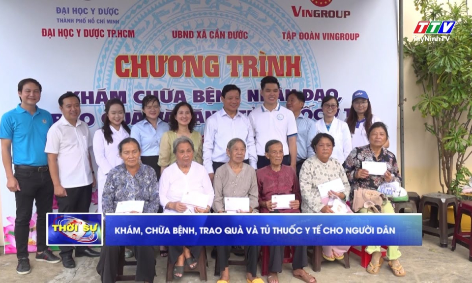 Khám, chữa bệnh, trao quà và tủ thuốc y tế cho người dân