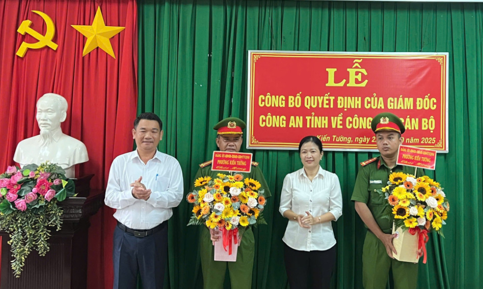 Phường Kiến Tường: Công bố quyết định của Giám đốc Công an tỉnh về công tác cán bộ