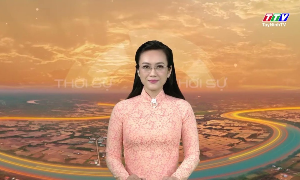 Lãnh đạo UBND tỉnh tặng quà trung thu cho thiếu nhi xã Tầm Vu
