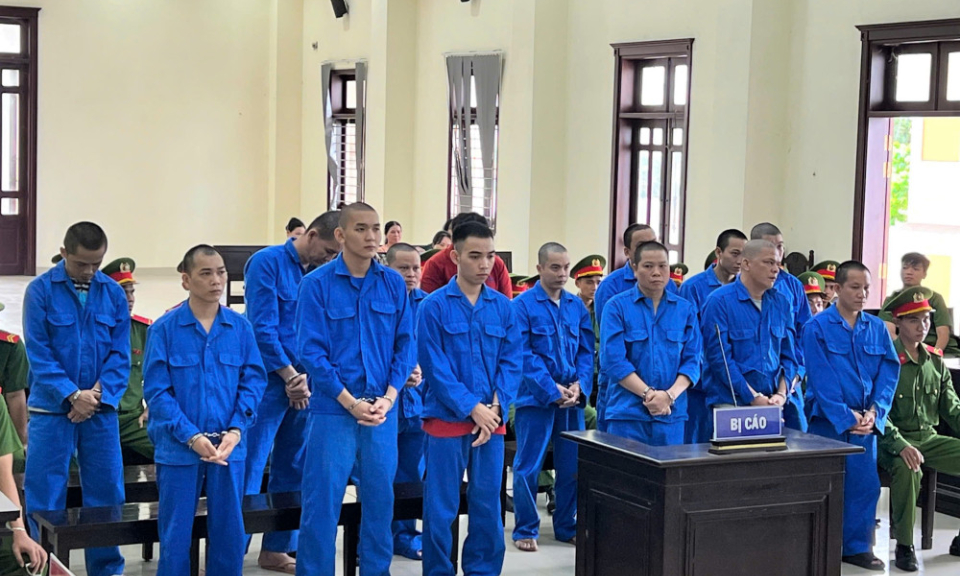 Tuyên án hơn 160 năm tù cho băng nhóm chuyên chặn xe cướp thuốc lá lậu