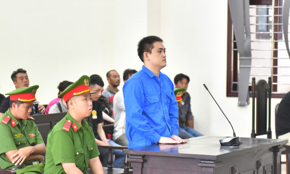 Đâm người nợ tiền của mẹ tử vong, bị cáo nhận mức án 17 năm 6 tháng tù